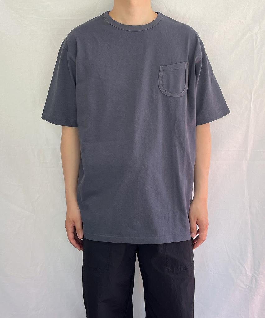 YOUNEEDGARMENTS Round Pocket S/S T-Shirt (Charcoal)