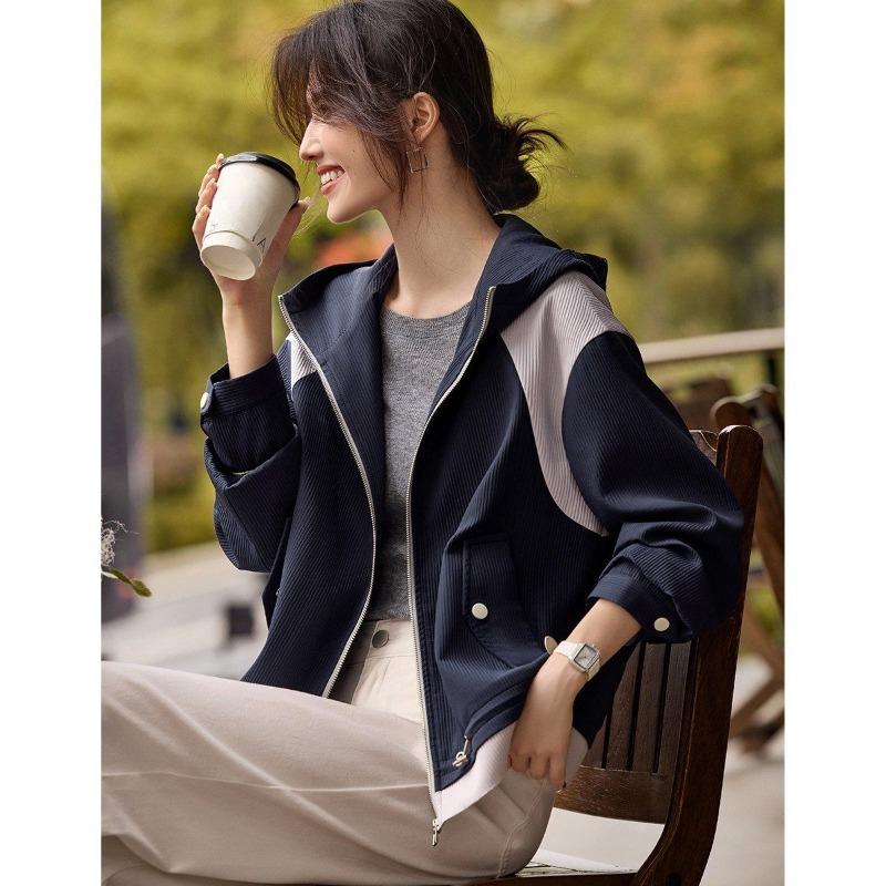 Must-Have de toamnă: Jachetă cu glugă de mărime plus la modă și slăbitoare cu design color block pentru femei