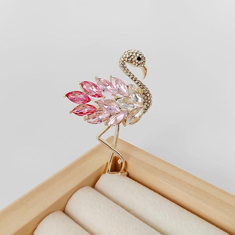 Elegant Flamingo Crystal Brooch: Cute Animal Pin for Coats or Jackets