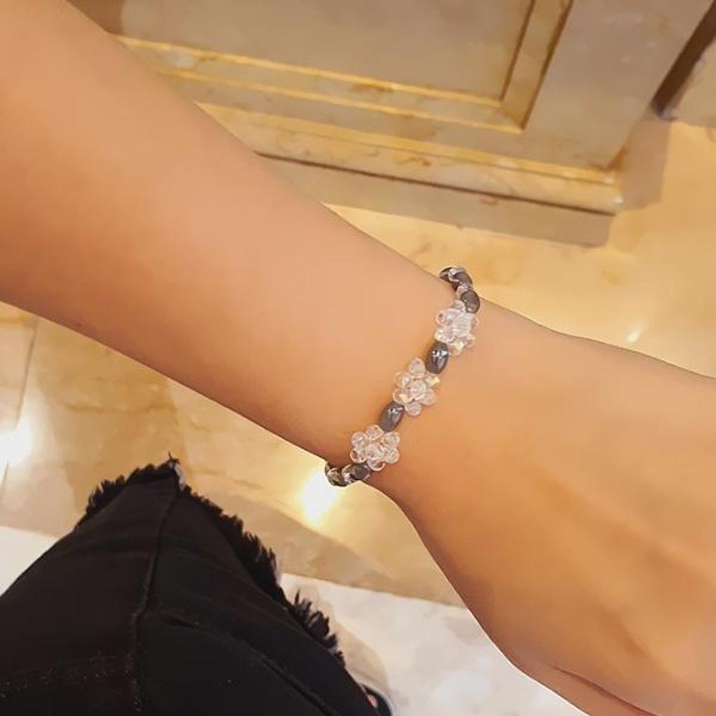 

Women s Daily Fashion Crystal Flower Bead Bracelet gray