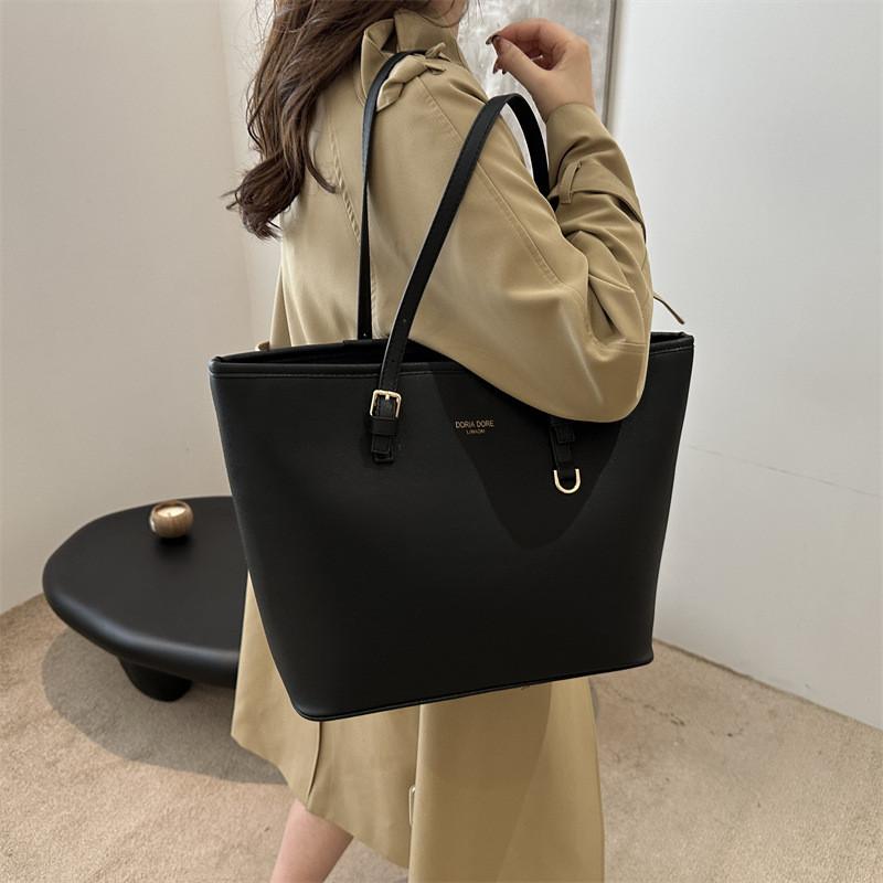 Stylish Black Tote Bag For Women With Large Capacity And Vintage Design Perfect For Daily Commuting