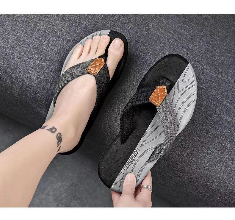 Șlapi de Plajăvara Trendy Antiderapanti pentru Bărbați 2022 | Sandale cu Clips pentru Degetele Picioarelor Stil Coreean