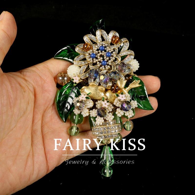 

Hand-woven Flower Rhinestone Glazed Pendant Heavy Industry Brooch, High-end Corsage Hollow Pattern Accessories