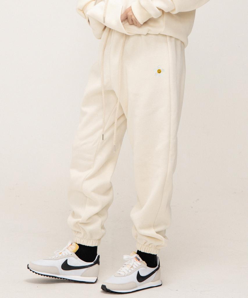 GRAVER [Unisex] Flower Dot Embroidered Sweat Jogger Pants_Cream