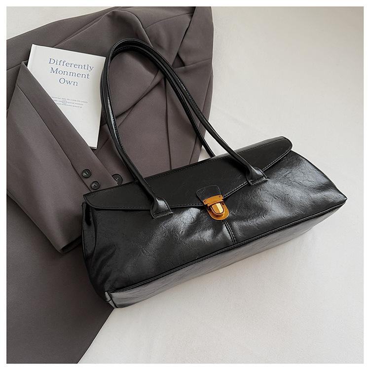 

Fashion niche underarm bag women s 2025 new retro oil wax leather commuter shoulder bag light luxury simple commuter bag чёрный