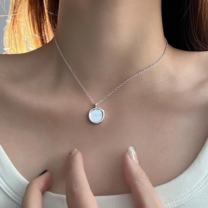Elegant Metal Heart Clavicle Necklace for Women - Light Luxury Design