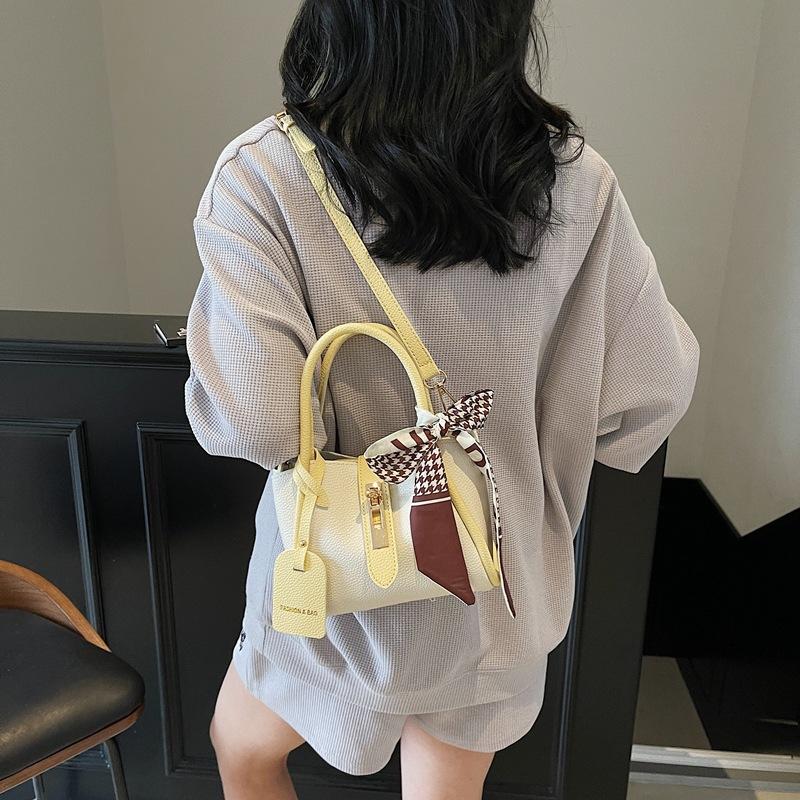 

This year s popular hand-held vegetable basket bag women s 2025 new versatile contrasting shoulder bag high-end bucket bag жёлтый