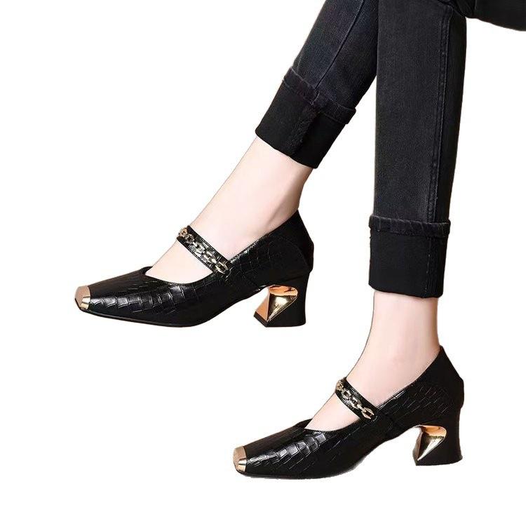 Square head shallow thick heel single shoes autumn new metal chain soft leather medium heel small leather shoes