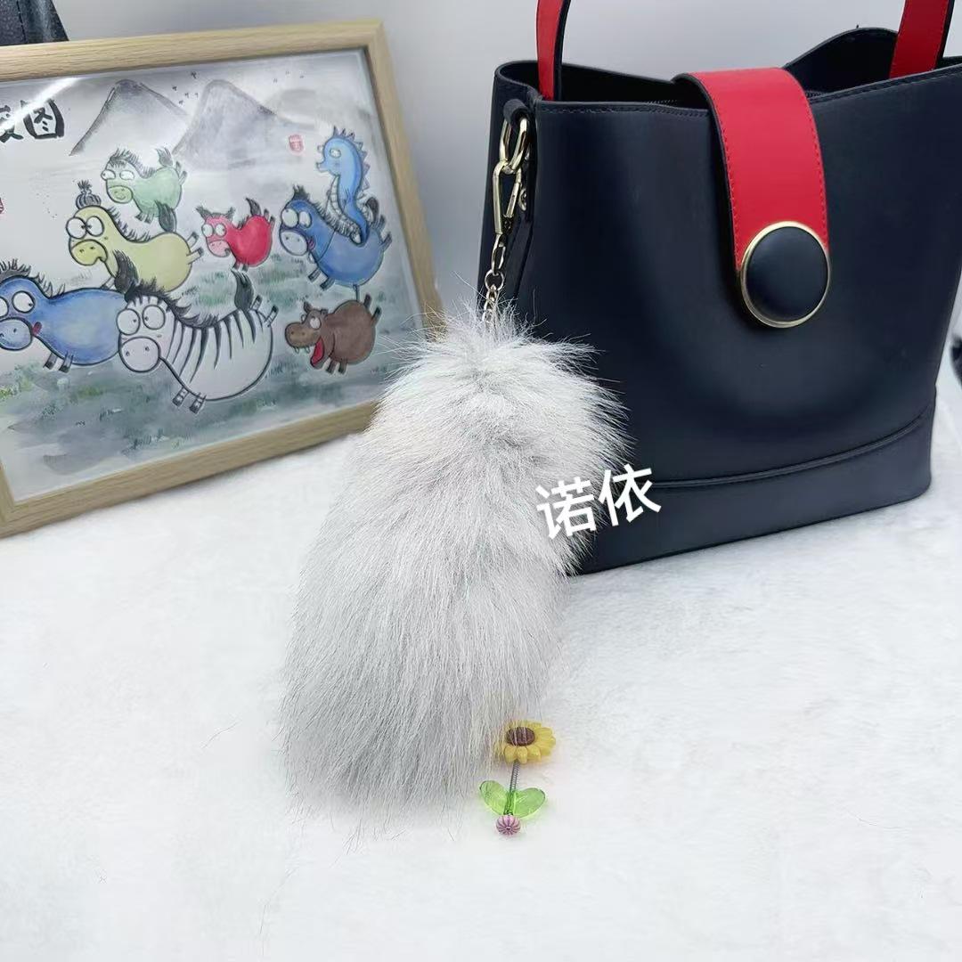 

Настоящий хвост лисы, кулон-брелок и подвеска для сумки Approximately 20 cm Length