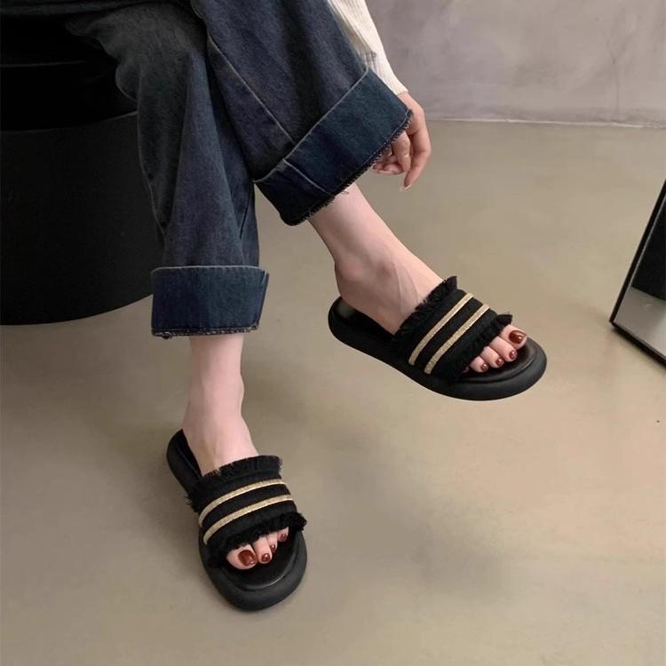 Thick-bottomed beautiful cool slippers women's summer wear 2025 new flat-bottomed fashion with skirts Beach one-word slippers