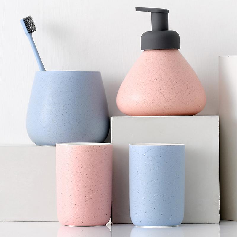 

Nordic Ceramics Bathroom Supplies Набор из четырех предметов Аксессуары для ванной комнаты Набор из пяти предметов Бутылка для лосьона Чашка для ополаскивателя для полости рта Мыльница