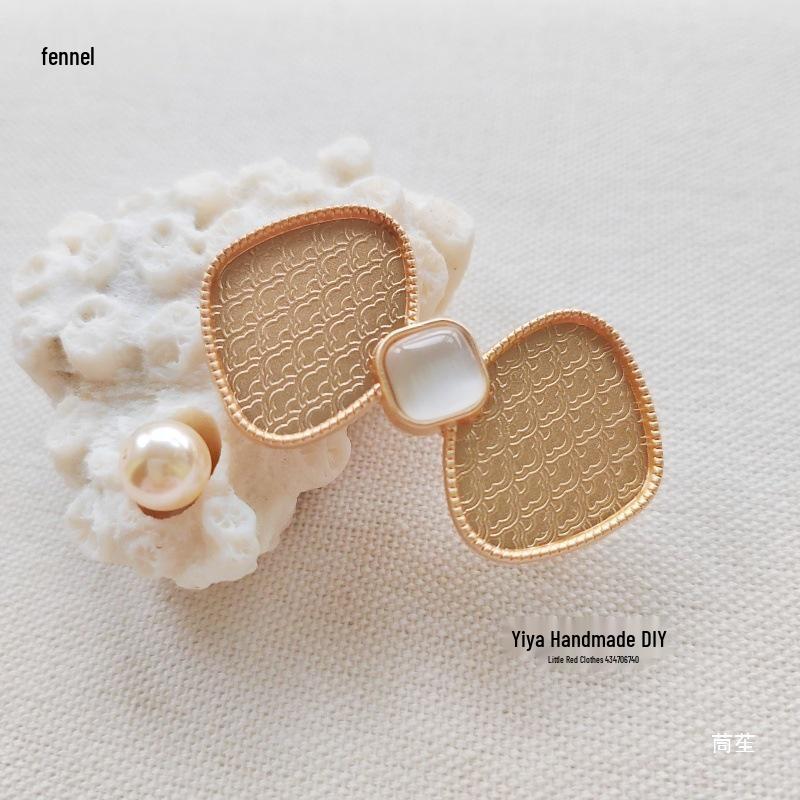 10-Sided Fabric Clip Base with Mother-of-Pearl Bow Veneer