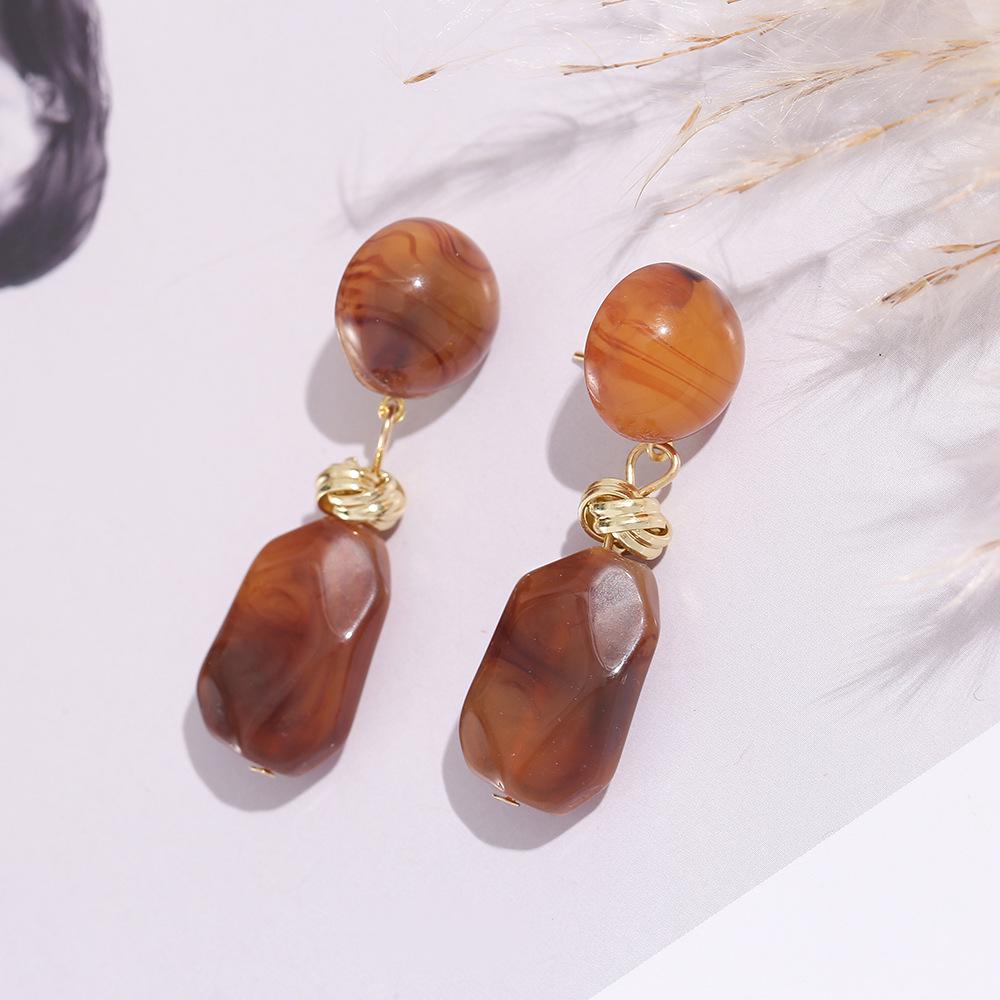 French Retro Resin Earrings: Irregular Round Dangles with Simple, Light Luxury Design фото