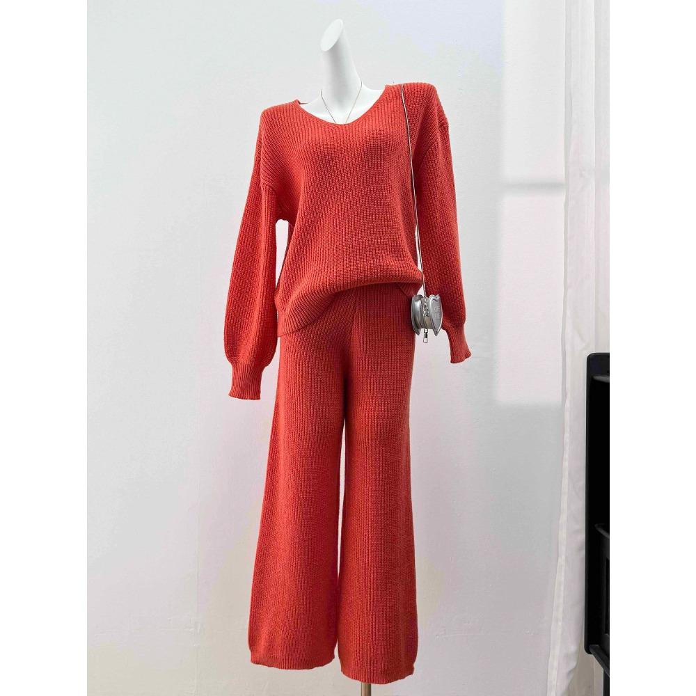 Simple and Fashionable Woolen Outfit for Women - V-neck Loose Top, Solid-colored Wide-leg Straight Pants, and A Sweater Set.
