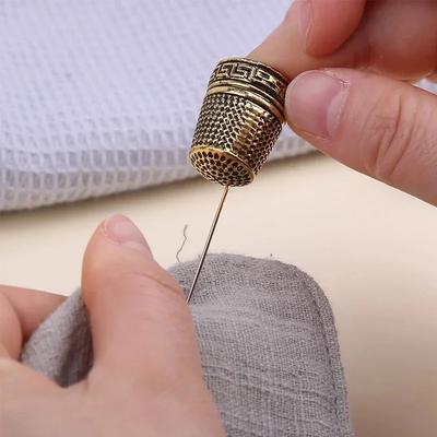 Vintage prstenový náprstek na šití Kryt na prsty Ochranný kovový DIY Ruční výroba Příslušenství pro křížkovou výšivku Nástroj