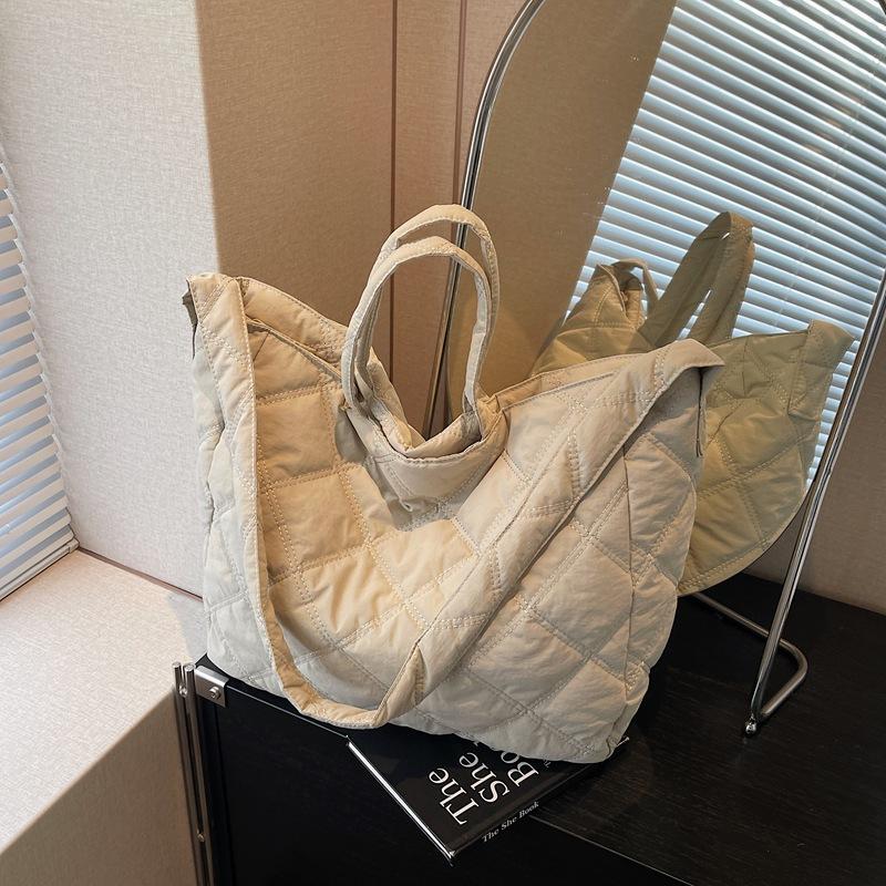 Large Capacity Tote Bag Women's New Fashion Casual Shoulder Armpit Bag High Sense Versatile Messenger Bag