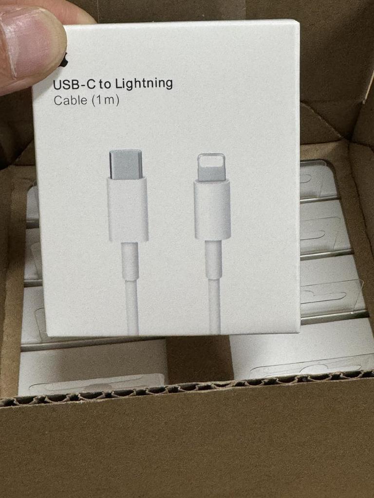 Compatible with Apple 20W USB-C Adapter for iPhone 15/14 Pro - Flash Charge Original.