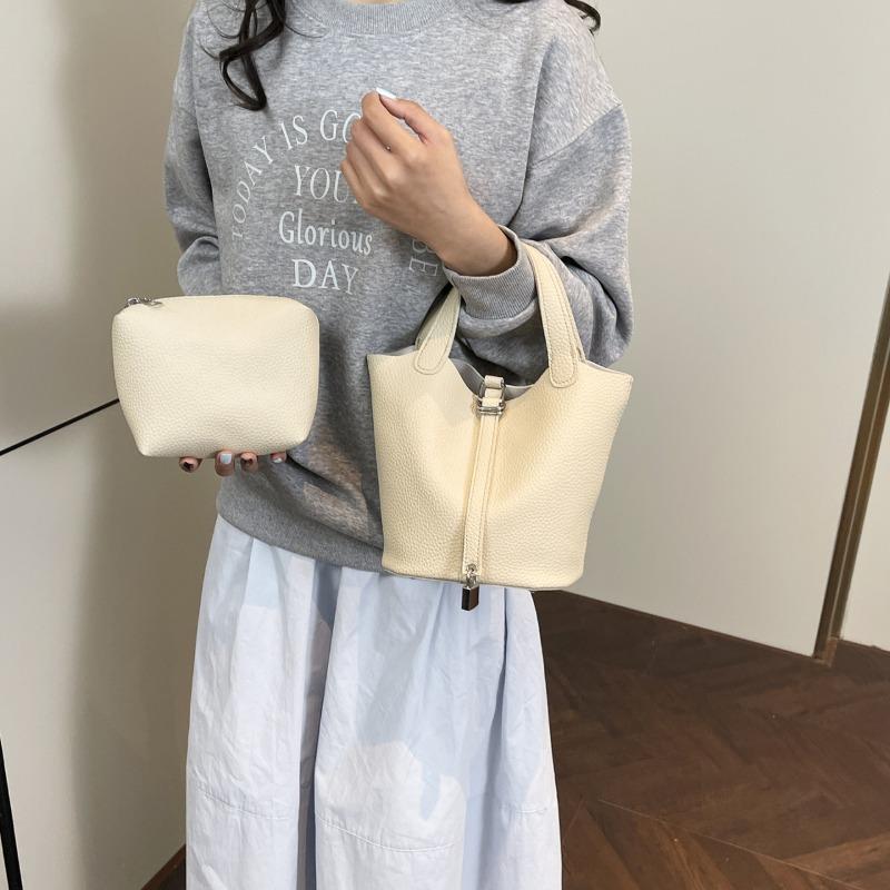 This Year's Popular Bag Women's New Spring Korean Version Fashion Texture Shoulder Messenger Bag Portable Bucket Bag