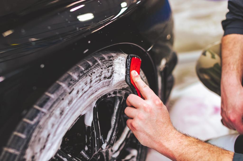 Detail Factory Banden Schrobborstel Ergonomisch Ontwerp voor Gemakkelijk Banden Rood - Reiniging,