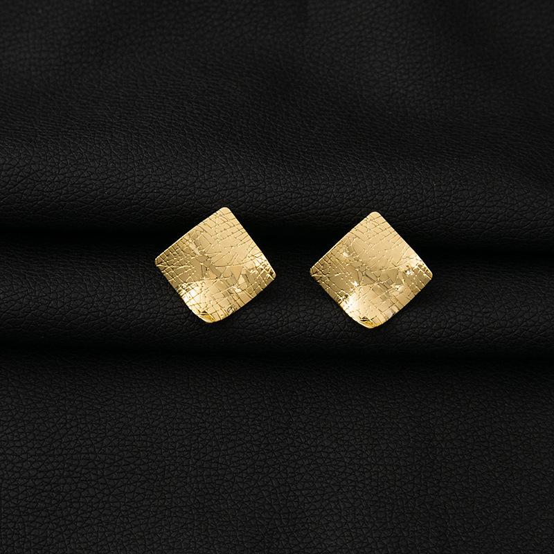 Exaggerated Irregular Atmosphere High-End Jewelry Metal Pleats Round Buttons Women'S Stud Earrings