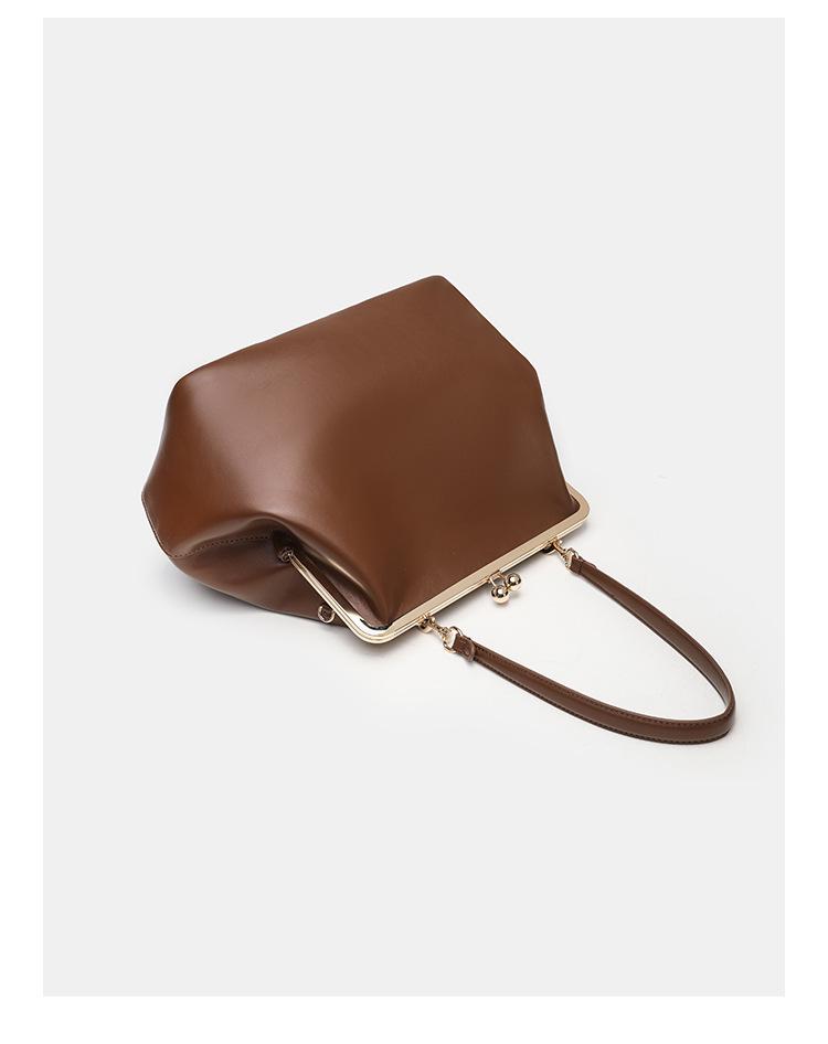 Trendy Large Capacity Women's Clasp Handbag - Versatile and Stylish Single Shoulder Bag