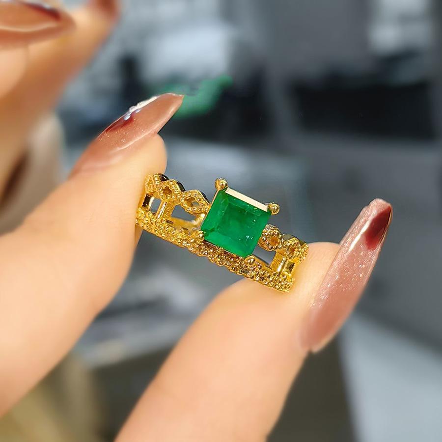 18K Gold European Retro Princess Style Gentle Lace Pigeon Blood Red Corundum Ring Blue Spinel Emerald Women'S Ring