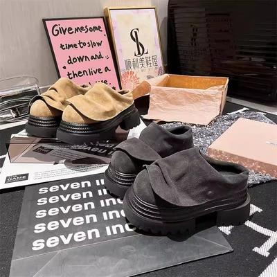 Retro 2025 personalisierte neue Mode Tasche Kopf Hausschuhe Damen vielseitige Höhenerhöhung kleine Schuhe ein Pedal dicke Sohle faul