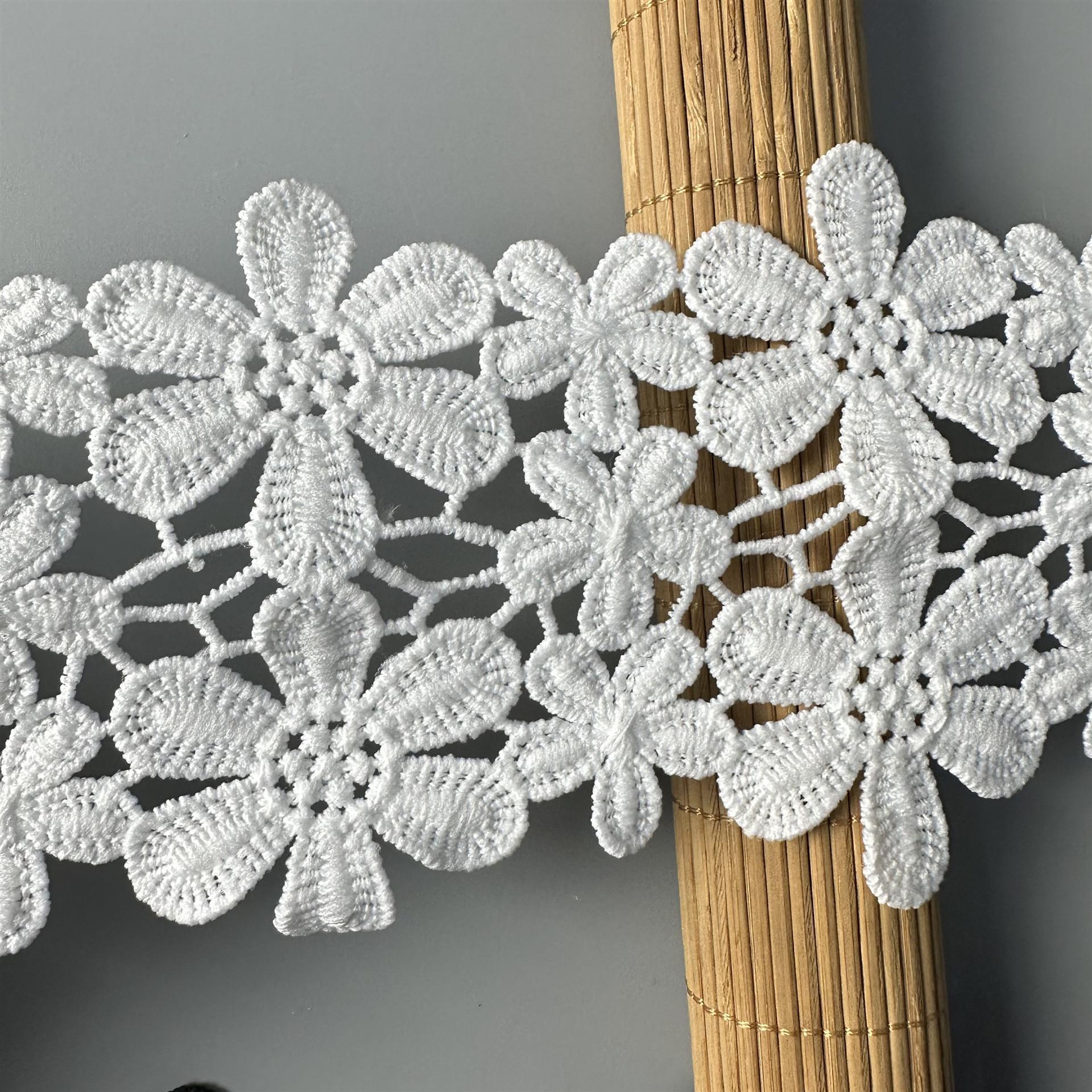 

Багатобарвна дворядна мереживна спідниця з квітами сливи з молочно-шовковими смужками білий