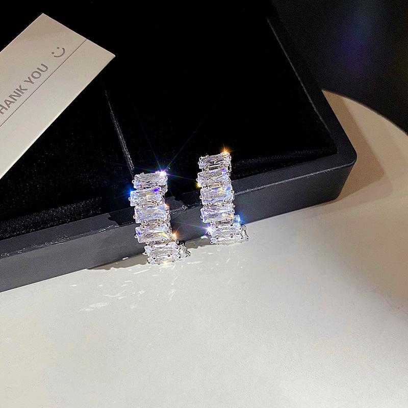 

Exquisite C-Shape Rhineshone Stud Earrings For Women Shiny Big Zircon Hollow Out Design Wedding Earring Girl Temperament Jewelry 1 pair