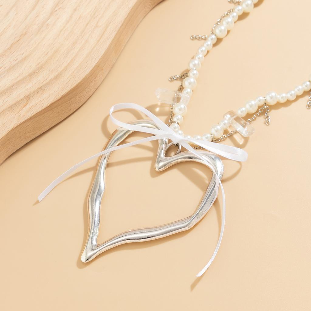 Exaggerated Metal Big Love Pendant Necklace Feminine Sweet Temperament Imitation Pearl Bow Necklace