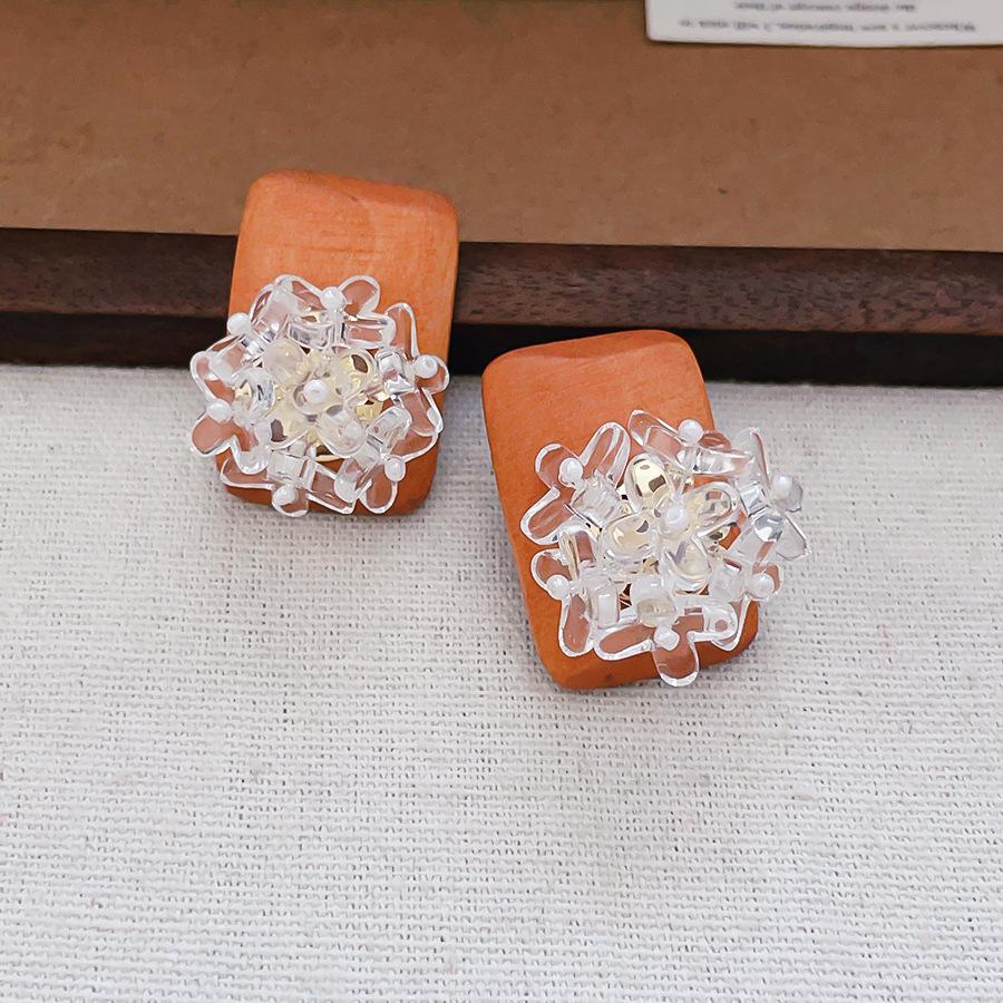 European and American Silver Needle Geometric Wood Pleated Stud Earrings Cool Dark Wind Earrings Light Luxury High-end Earrings