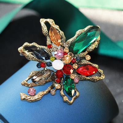 Exaggerated Luxury Color Artificial Crystal Maple Leaf Brooch Retro Leaf Pin Women'S Model