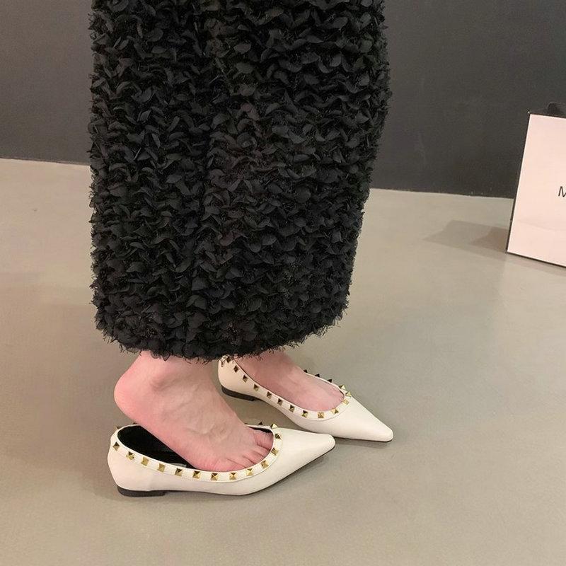 Fashion Flat Shoes for Women 2025 Spring and Autumn New Pointed Rivet New Black Plus Size Women's Shoes 41 42 43 Zapatillas Mujer