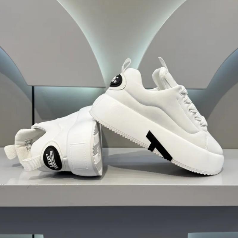 Fashion 2025 Spring New Products Men's Sneakers Round Head Lace-up Casual Shoes Solid Color Personalized Fashionble White Board Shoes