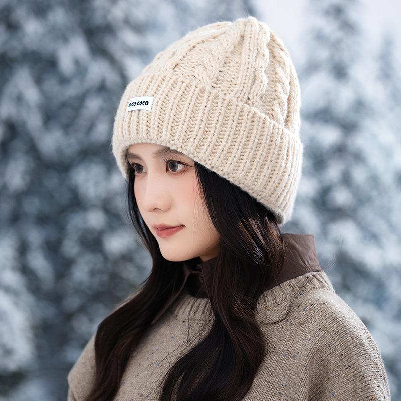 Face small knitted hat outdoor winter hat women's thickened warm wool hat fashionable versatile pullover hat