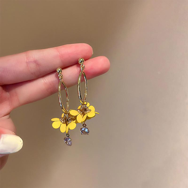 Small fresh yellow mesh flower earrings summer sweet light luxury stud earrings vacation style high-end earrings