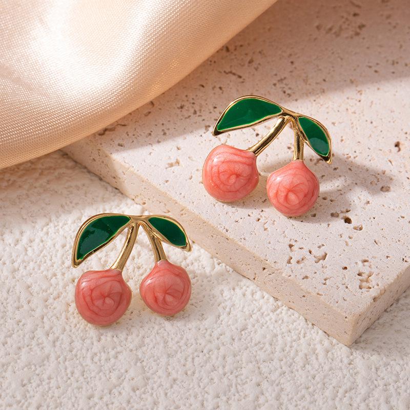 

Сережки з олійним ефектом Полуничний крапельний : Розкішні та милі сережки-цвяшки з нержавіючої сталі