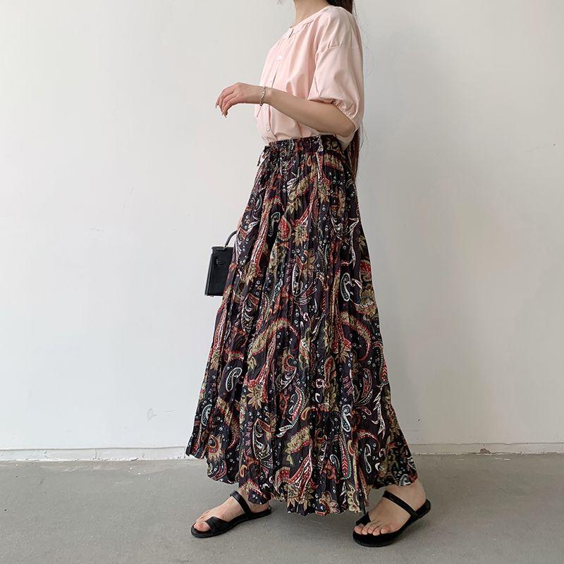 

Japanese and Korean Autumn New Fashion Elastic High Waist Small Floral Accessible Luxury Elegant Pleated Casual Skirt Long Dress Black background flower One size