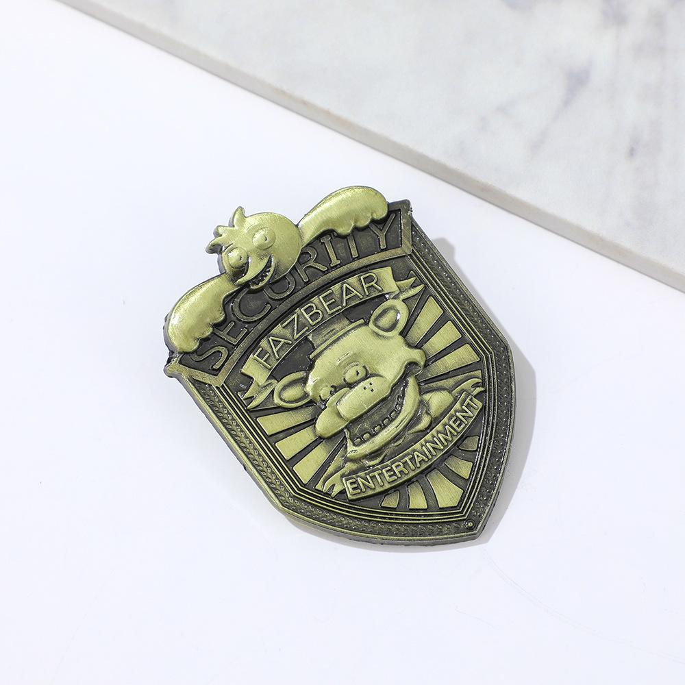 Retro Bronze Bear Brooch: Halloween Thriller Metal Pin Badge for Clothing