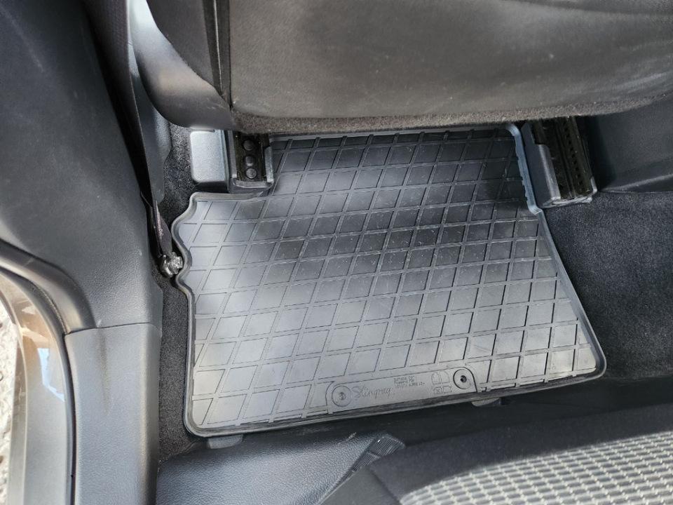 Rubber Mats (4 Pcs, Stingray Premium) for Toyota Auris 2012-2018