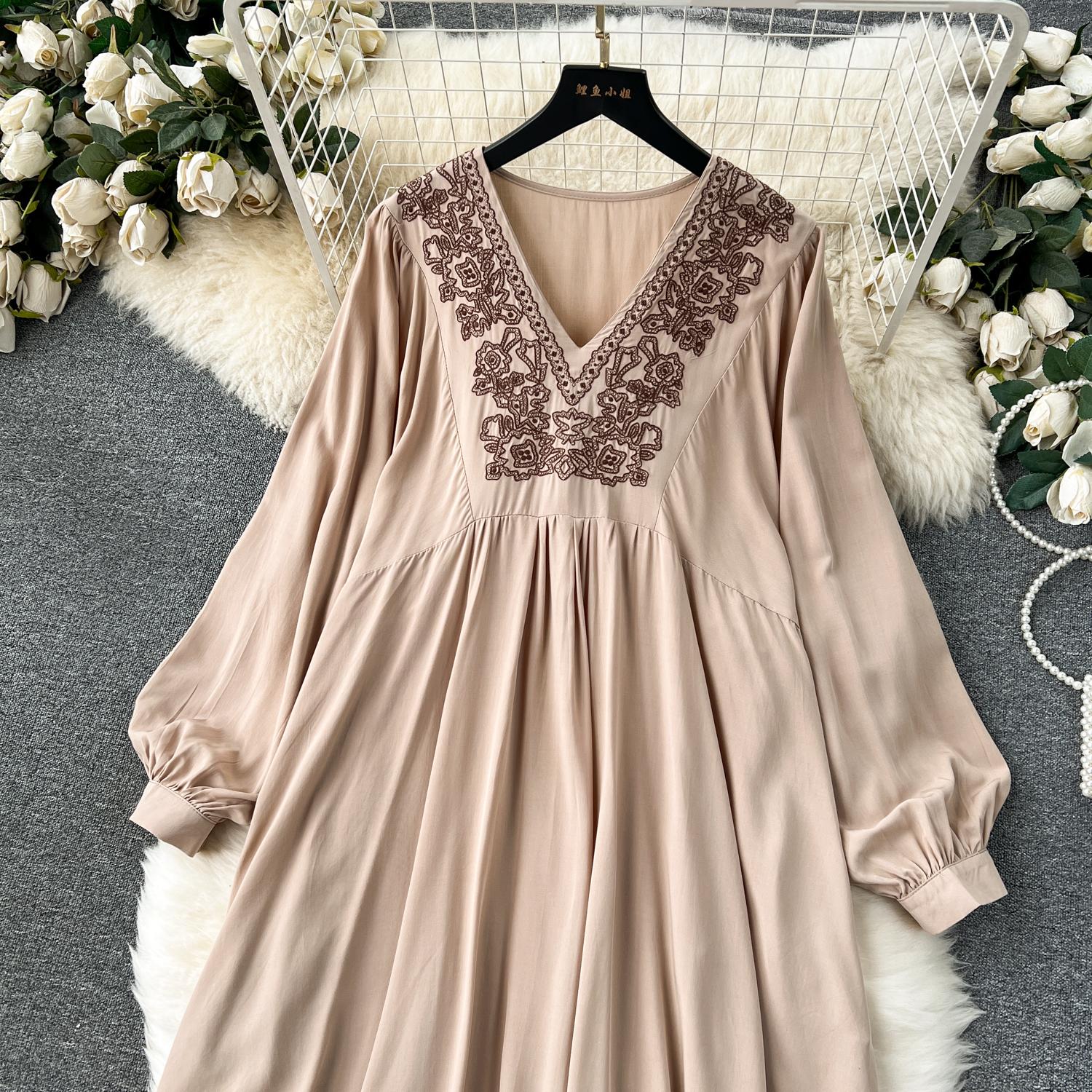 Платье свободного покроя в стиле бохо для женщин с вышивкой и принтом — фото 16