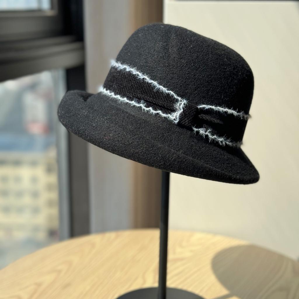 French Retro Small Fragrance Style Wool Fisherman Hat for Women In Autumn and Winter Hepburn Style Curled Basin Hat Elegant Gold Gift Hat