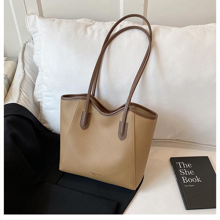 

Повседневная вместительная сумка-тоут контрастных цветов для женщин 2025 новый осенне-зимний универсальный зарубежный стиль для通勤, одноплечевая сумка-подмышку хаки