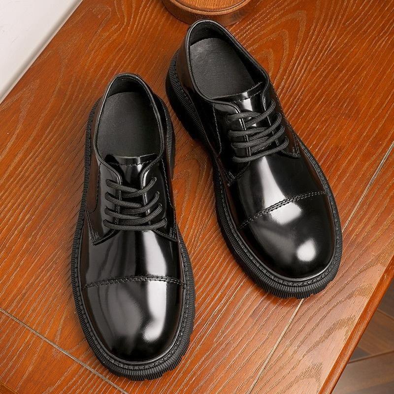 Desside je vyšší než silná podrážka boty, prodyšná a všestranná, moderní ležérní kožené boty pro muže