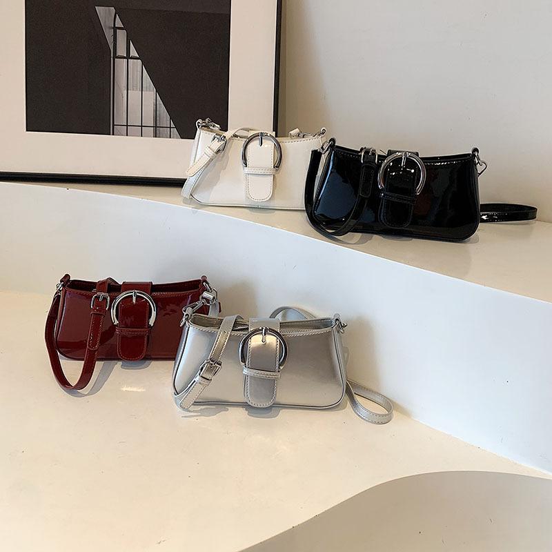 Новая красная лаковая сумка подмышкой для женщин — фото 5