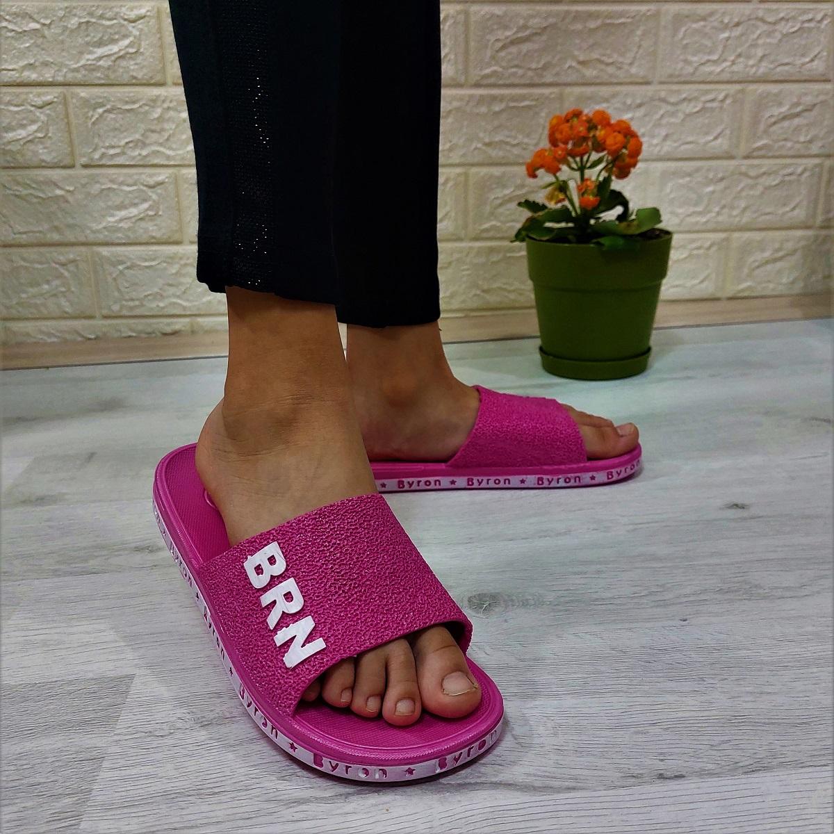 

BRN 0001 Розовые нескользящие гибкие детские тапочки с мокрым полом