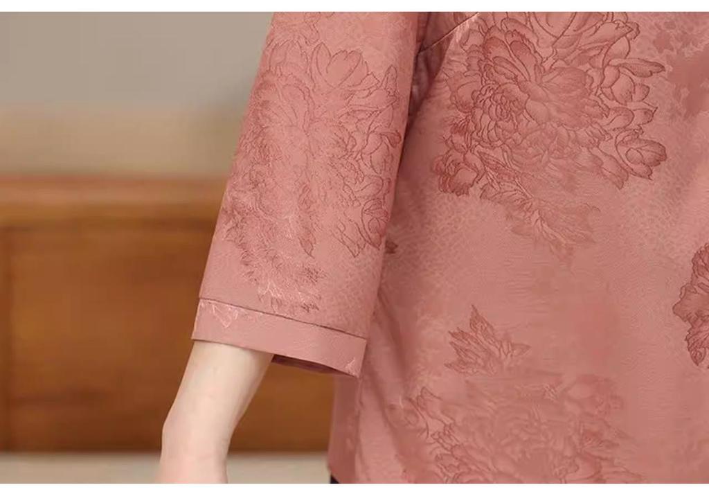 Elegant Silk Seven-Sleeve Summer Shirt for Moms: Chic Chinese Style for Middle-Aged and Elderly Women