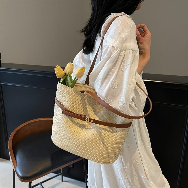 Tote bag women's large-capacity new summer woven straw bag leisure seaside vacation wind beach bag