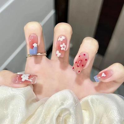 24 Pezzi Manicure Blush Soft Girl Carina Nuvola Bianca e Tenera Pezzi per Unghie da Indossare Manicure Piatta Media Unghia Unghia