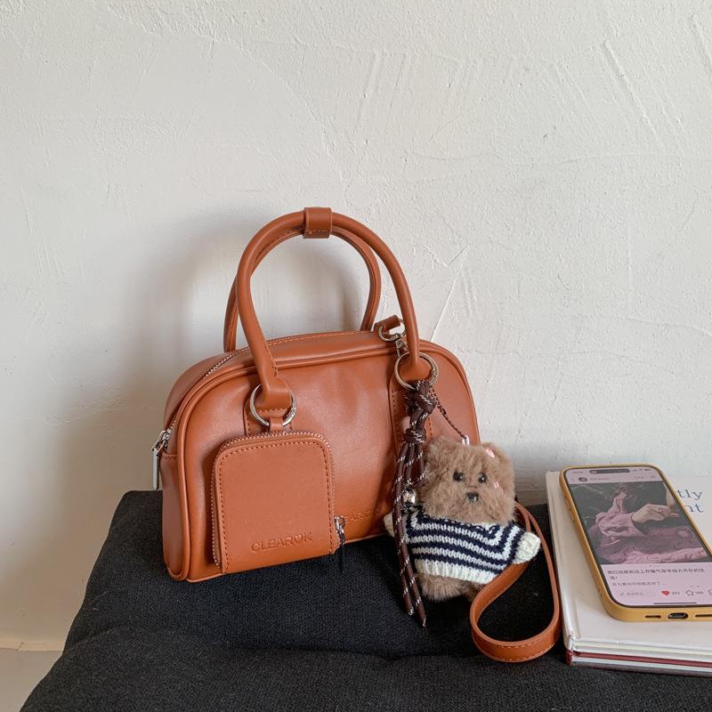 Retro popular small bag women's 2025 new fashion versatile messenger bag super hot portable bowling bag